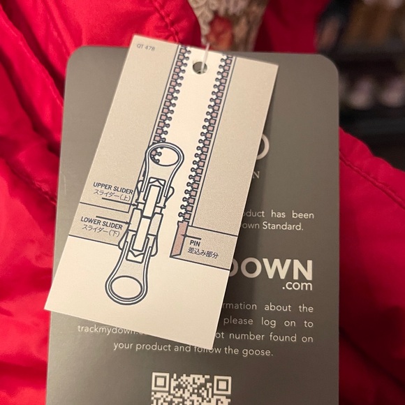 NWT Women’s Lands’ End Max 600 Down Long Maxi Coat w fur lined hood
Sold Out - Picture 15 of 17